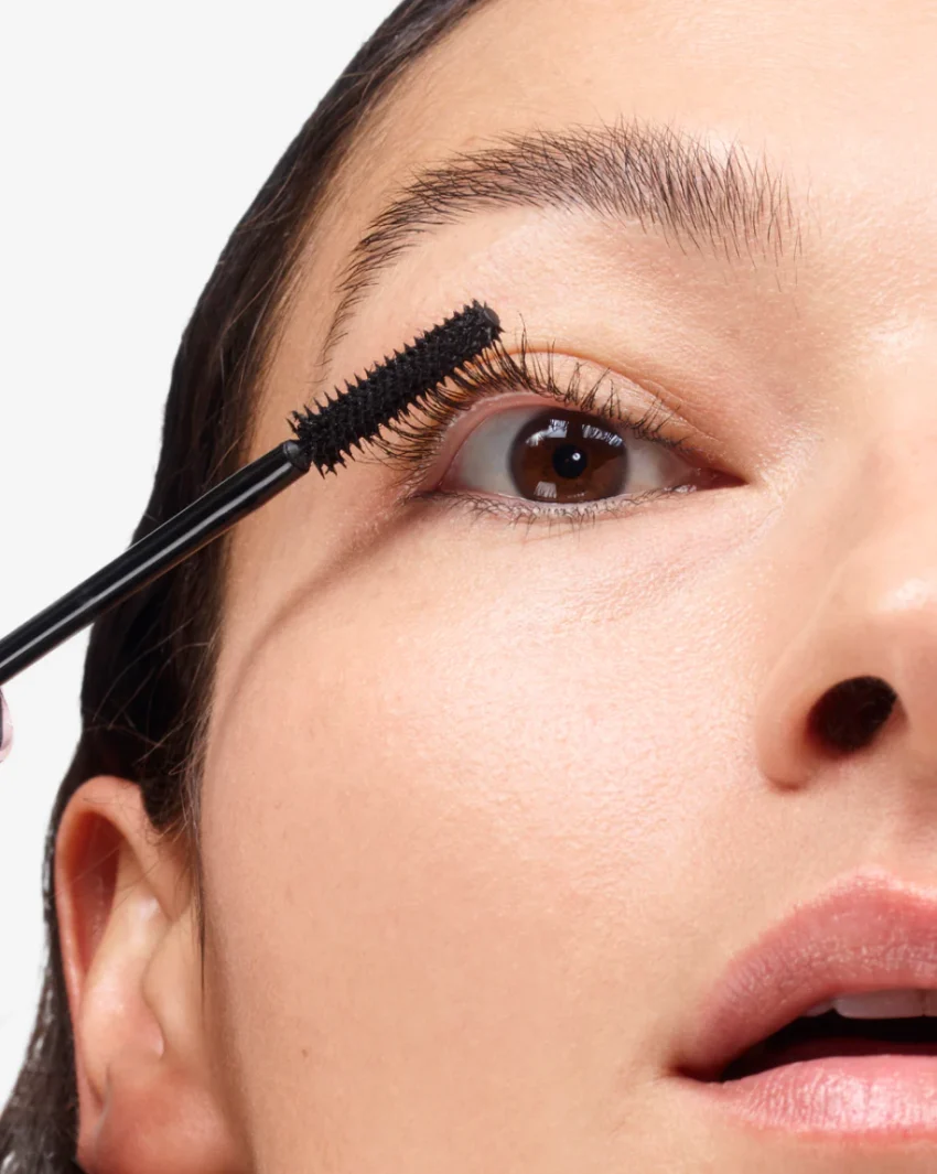 Glossier Lash Slick Lift and Lengthening Mascara - Black - True Black Mascara - Image 6
