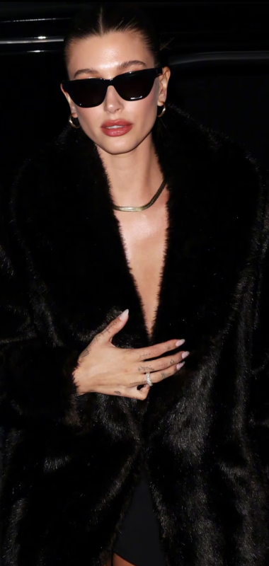 Hailey Bieber- Hailey Bieber-