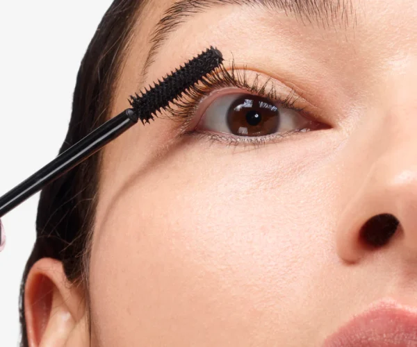glossier-lashslick-black-carousel-02